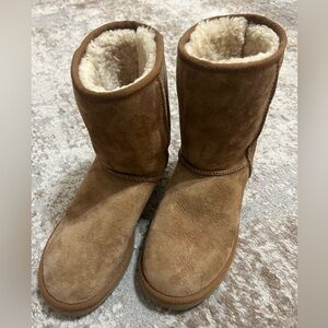 Cozy UGG Tan Shearling -Lined Boots